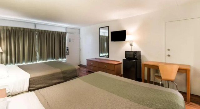 Четырёхместный номер Standard Motel 6 Pulaski, TN