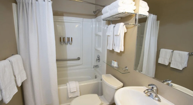 Номер Deluxe Lakeshore Inn