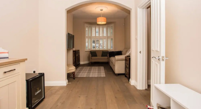 3 Bedroom Home With Skylight and Garden