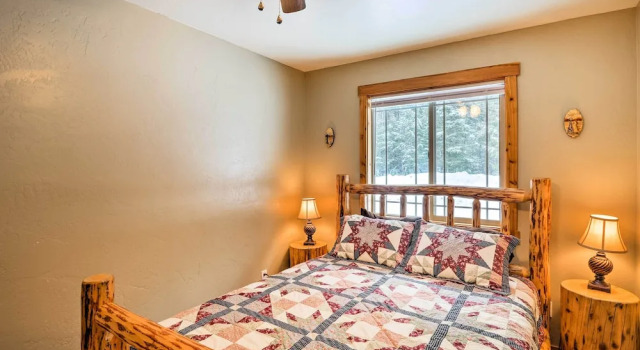 Hungry Horse Cabin: 11 Mi to Glacier National Park, จอง บ้านพักตากอากาศ Hungry Horse มอนตานา