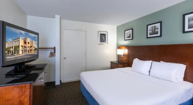 Номер Standard Days Inn by Wyndham Greenville