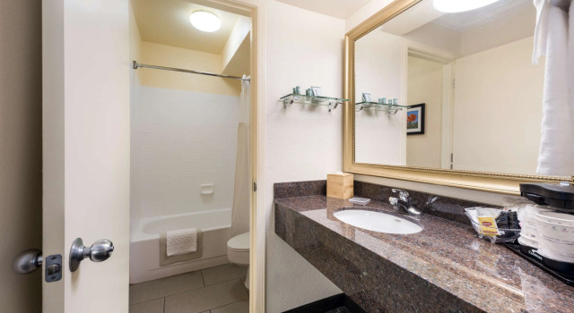 Четырёхместный люкс Best Western Danville Sycamore Inn