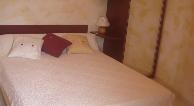 Peaceful Stay near Lake, Book Vacation Home Hotels in Manche with Parking, Parking