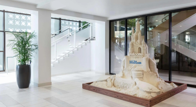 Полулюкс с балконом Hilton Clearwater Beach Resort & Spa
