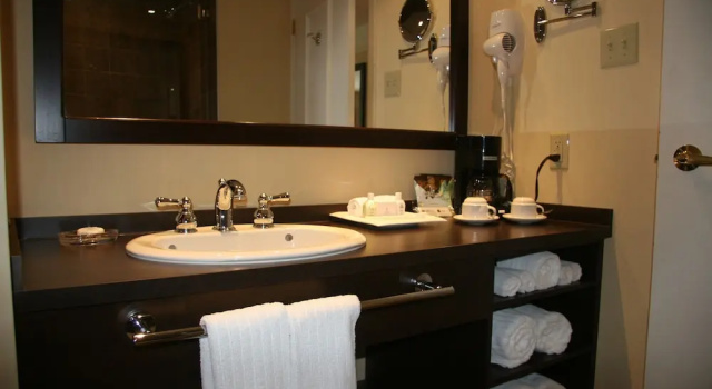Двухместный номер Classic Hotel Vallea Bromont, Tapestry Collection by Hilton