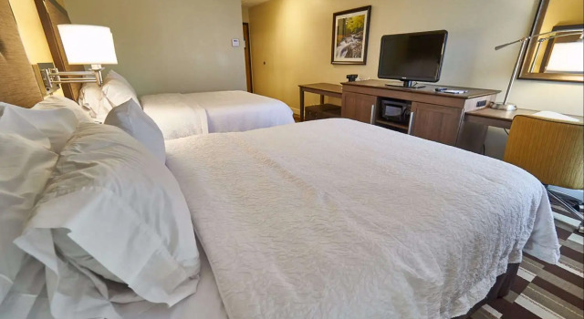 Четырёхместный номер Standard Hampton Inn Uniontown
