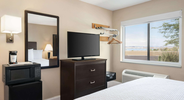 Travelodge by Wyndham Lake Havasu, Забронировать Отель Отели Лейк-Хавасу-Сити с парковкой, рядом с Psychic Advisor, Парковка