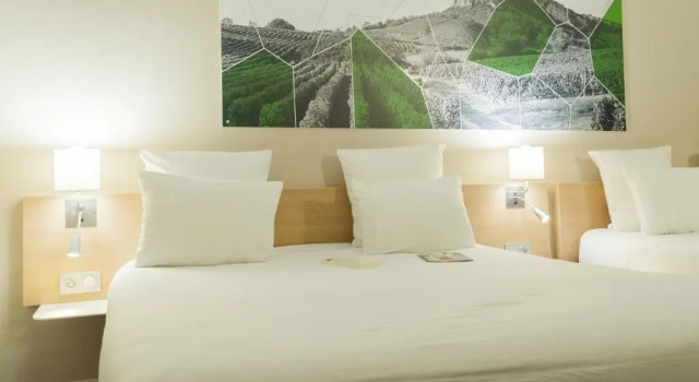 Трёхместный номер Standard Brit Hotel Mâcon Centre Gare