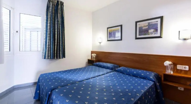 Четырёхместные апартаменты c 1 комнатой с балконом Apartaments Blau by Marsol