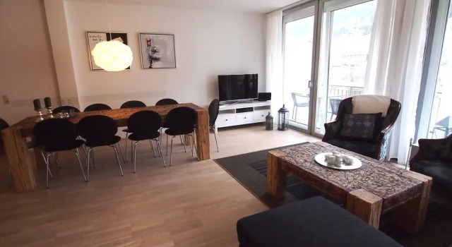 Spacious Apartment With Mountain View