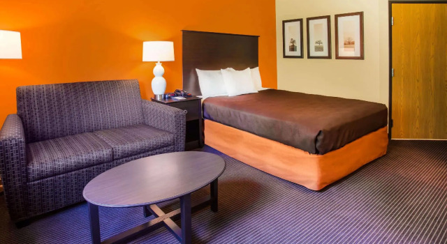 Двухместный номер Standard AmericInn by Wyndham Menomonie