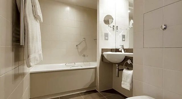 Номер Executive с балконом Village Hotel Reading