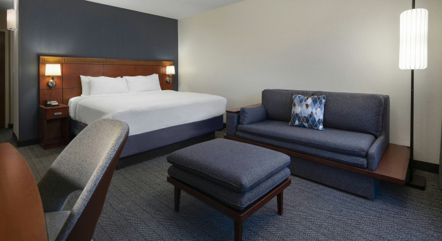 Courtyard By Marriott Palm Springs