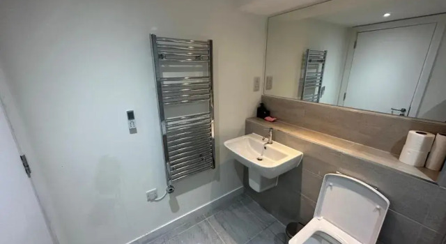 Central Trafford Apartment Free Parking