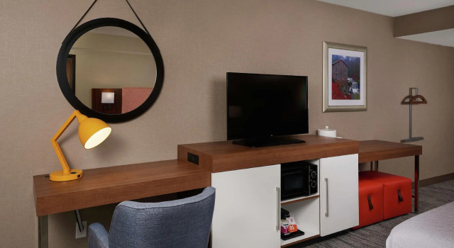 Четырёхместный номер Standard Hampton Inn by Hilton Youngstown-West I-80