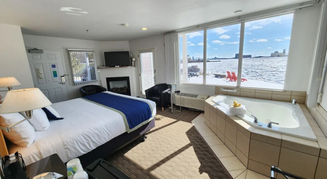 Двухместный полулюкс с видом на залив South Pier Inn