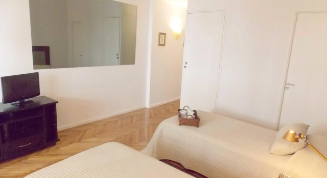 Cozy Recoleta Apartment with Balcony