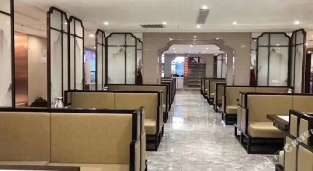 Jin Ze Hong Fu Quan Hotel, Prenota Hotel Kuytun Xinjiang