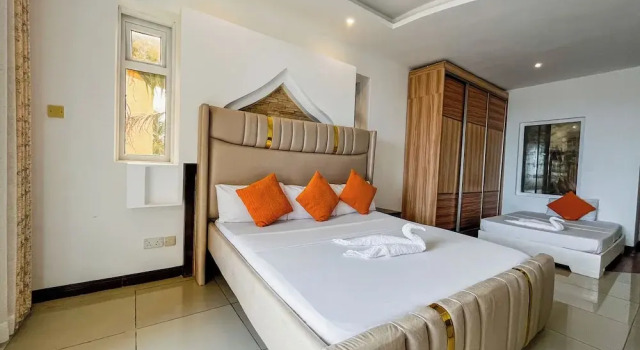 Waves & Wonders Retreat, Book Apartment Hotels in Coast Region with Parking, Parking