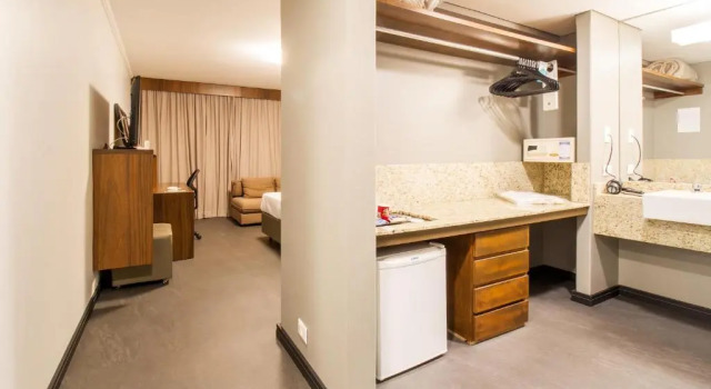 Luxo quarto Deville Maringá