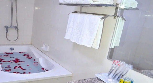 Suite Mingalar Hotel