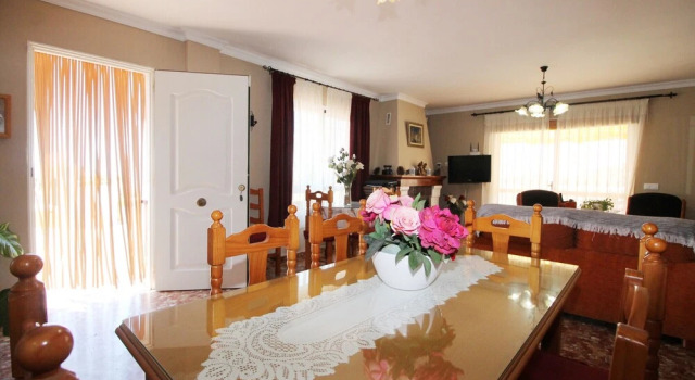 1090 Villa las Flores
