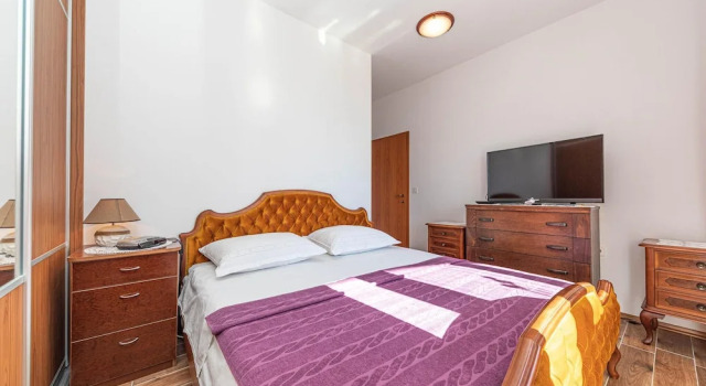 Nice Home in Kastel Kambelovac With Wifi and 1 Bedrooms, Rezerwuj Hotel Hotele w Split-Dalmatia County z parkingiem, Parking