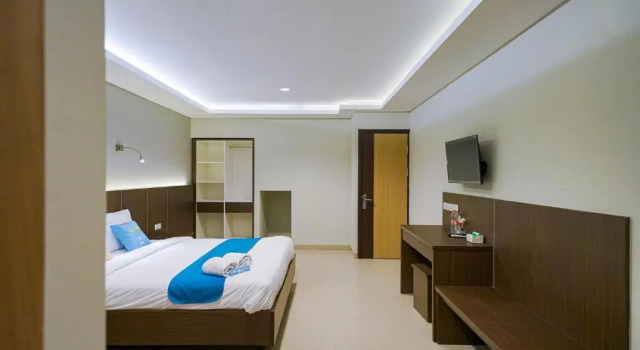 Люкс Sans Hotel Rumah Kita Daan Mogot by RedDoorz