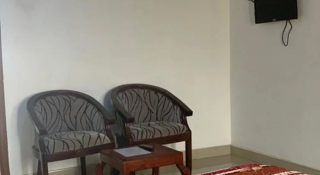Monipee Hotel, Book Hotel Obuasi 