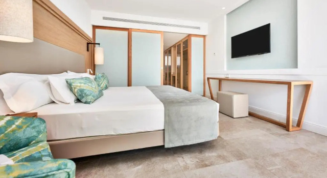 Suite семейная Superior Swim Up Insotel Punta Prima Resort