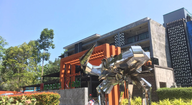 Maneetel Krabi Beachfront