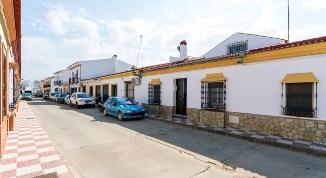 House With 6 Bedrooms in Villamanrique de la Condesa, With Private Pool and Enclosed Garden Near the Beach