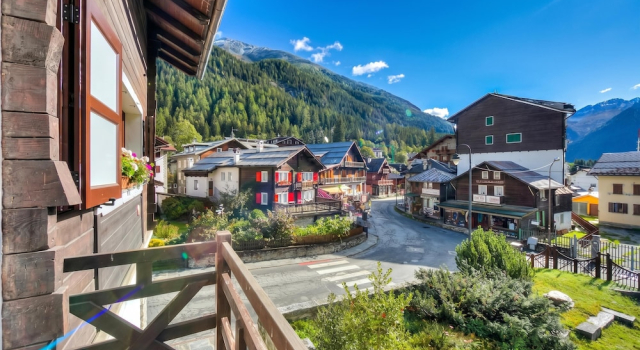 Семейная студия с балконом и с видом на горы Monterosa Cozy Apartment 200m From Ski