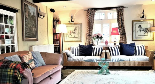 Escape the Ordinary - Dorset Village Vacation, Забронировать Отель Отели Англии 3 звезды, 3*
