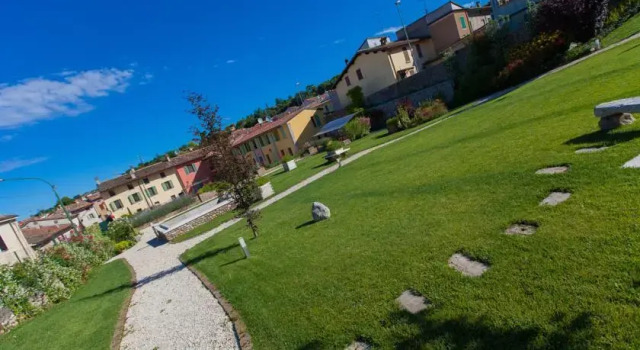 Residence Sassello, Buchen Sie Ferienwohnung Volta Mantovana Lombardei