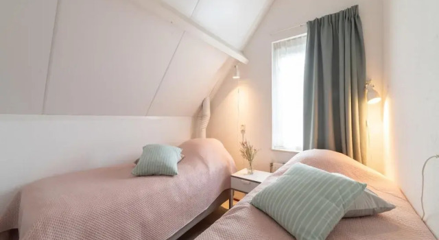 Коттедж Comfort с 4 комнатами Nice Holiday Home With Washing Machine, in a Holiday Park 200m. From the Beach