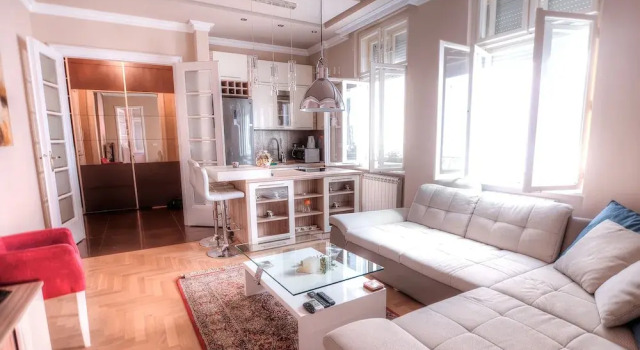 Апартаменты Deluxe c 1 комнатой с видом на сад Crown Apartment - Your Royal Stay