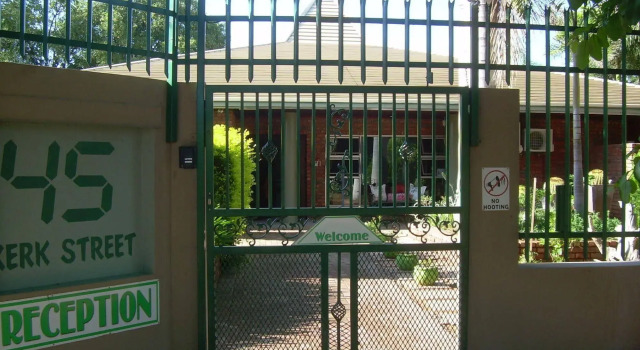 Matoppi Guest House, Book Pension Hoteller i Musina med pool, Swimmingpool