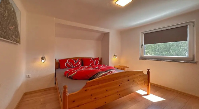 Freistehendes Haus mit Ofen, Terrasse und Garten, Varaa Hotelli Hotellit Baijeri pysäköinnillä, Pysäköinti