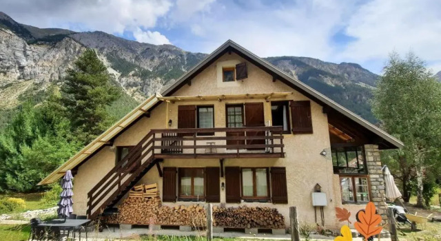 Vallée de la Clarée Rental for 4 people in Val-des-Prés "Le Rosier", Prenota Hotel Hotel a Alvernia con parcheggio, Parcheggio