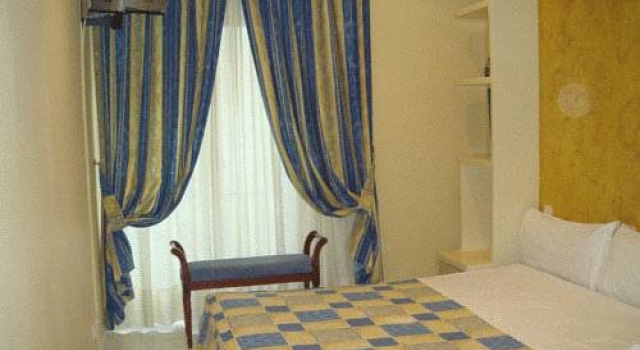 Hostal Villamañez, Забронировать Отель центр города Мадрид, рядом с Дом-музей Лопе де Вега