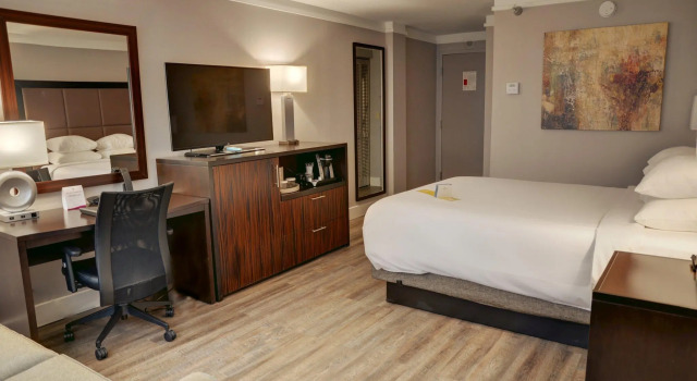 Двухместный номер Standard Crowne Plaza Knoxville Downtown University by IHG