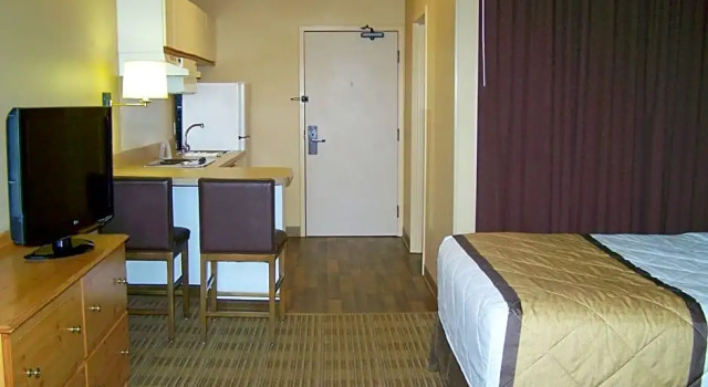 Четырёхместный люкс с 2 комнатами Auburn Hills Extended Stay Inn