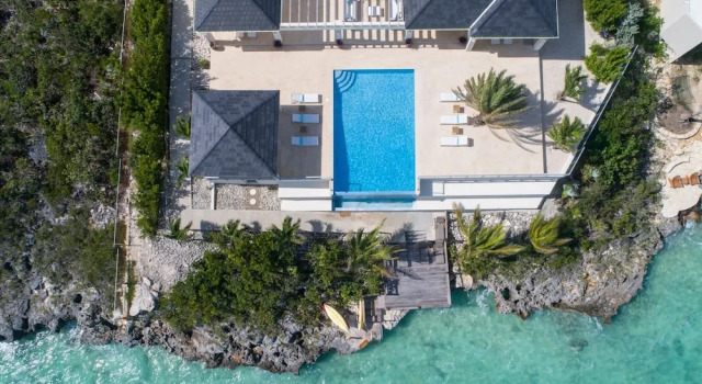 Вилла 5 BR Waterfront Villa On Chalk Sound Blue Water