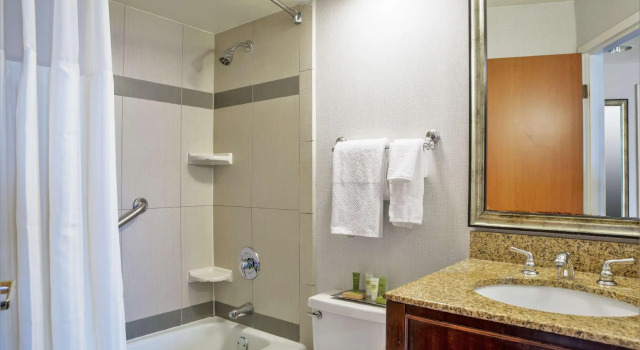 Четырёхместный номер Standard Hilton Chicago/Oak Lawn