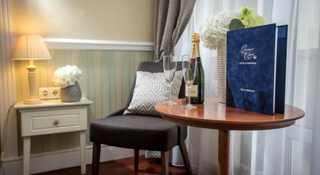 Двухместный номер Standard Queens Court Hotel & Residence