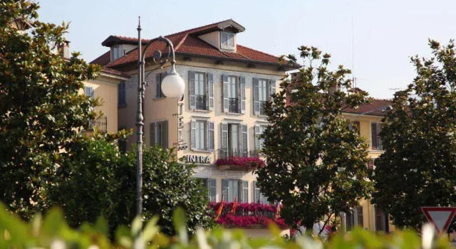Intra Hotel