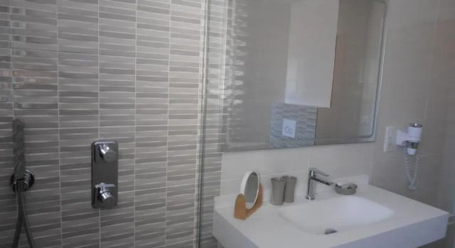 Четырёхместный номер Standard с видом на море Hôtel Valencia