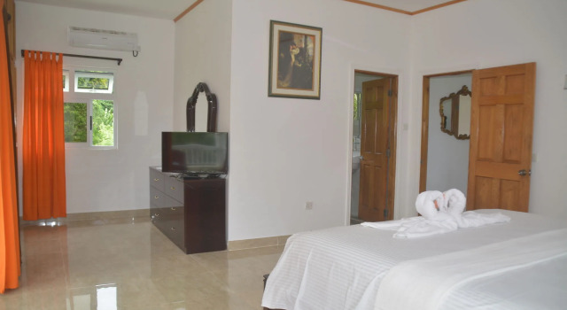 Julies Holiday Home, Book Hotel Hotels in Mahe with Parking, Parking