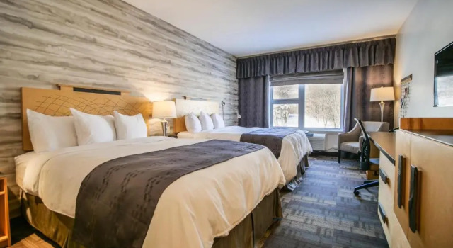 Четырёхместный номер Standard с видом на горы Manoir Belle Plage